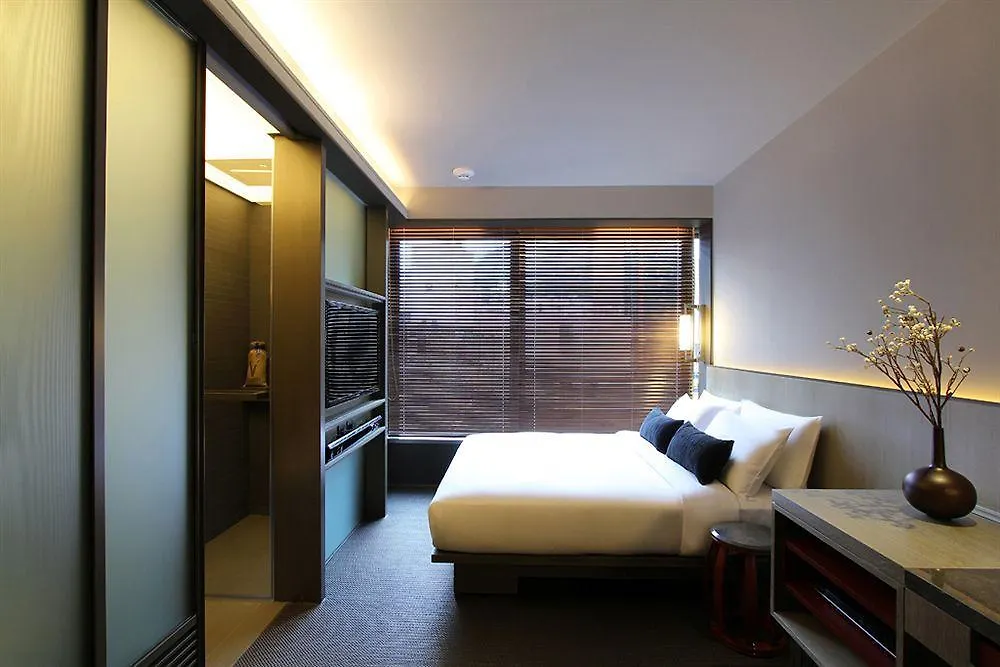 V Wanchai2 Hotel Hong Kong 4*,  China